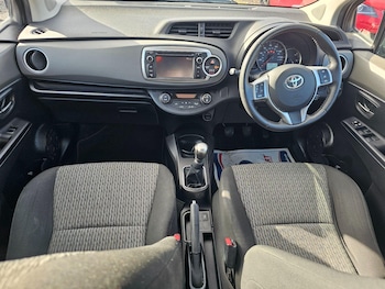 Used Toyota Yaris 2014 for sale - 77425853: Photo