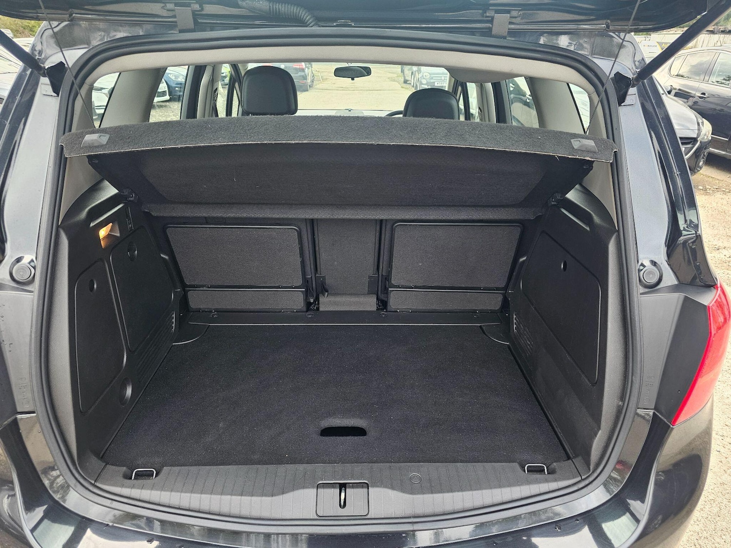 Used Vauxhall Meriva 2015 for sale - 76992159: Photo 24