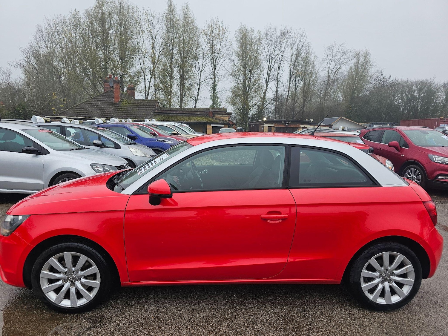 Used Audi A1 2011 for sale - 76572620: Photo 2
