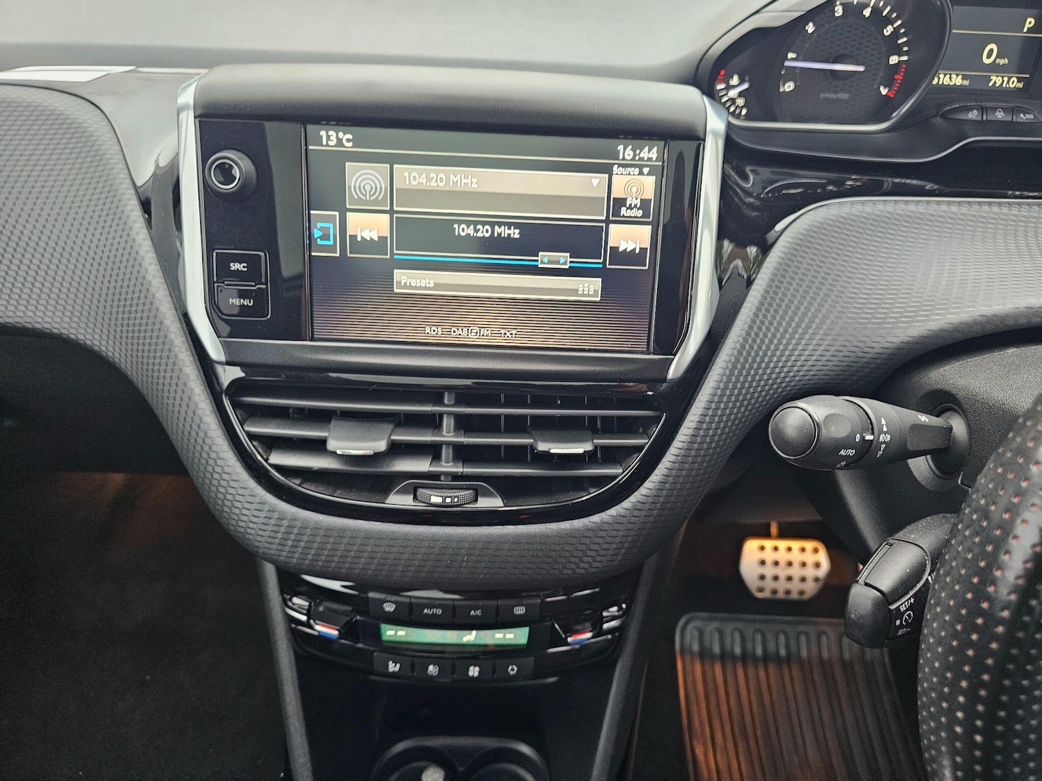 Used Peugeot 2008 2016 for sale - 76270383: Photo 21