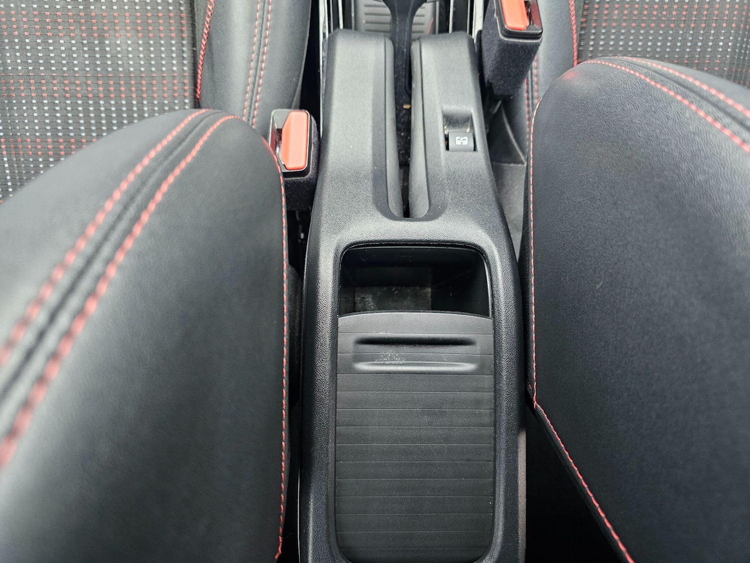 Used Peugeot 2008 2016 for sale - 76270383: Photo 28