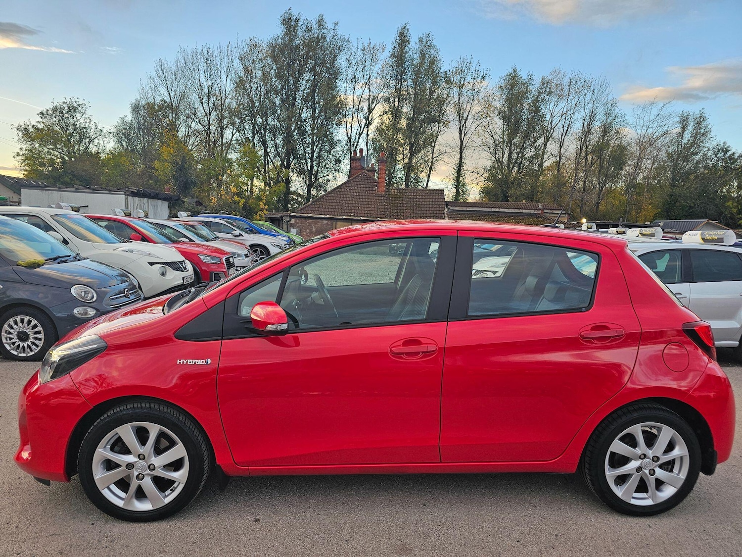 Used Toyota Yaris 2014 for sale - 76336180: Photo 2