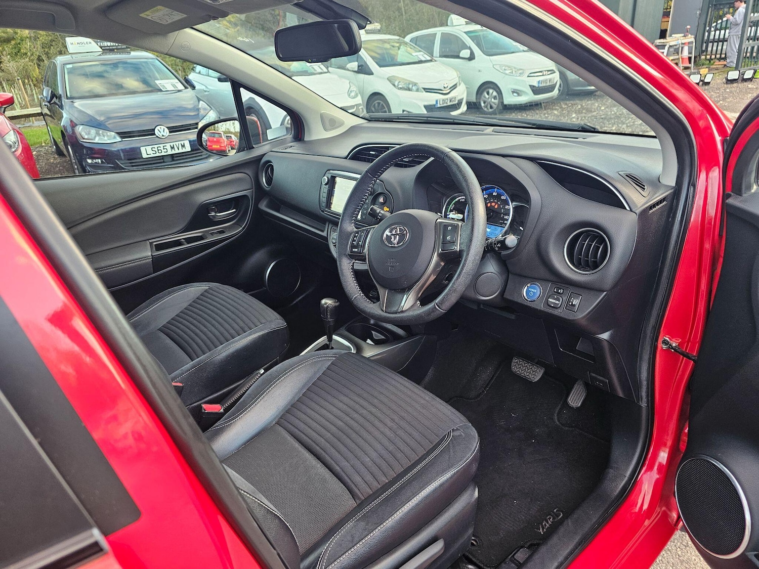 Used Toyota Yaris 2014 for sale - 76336180: Photo 3
