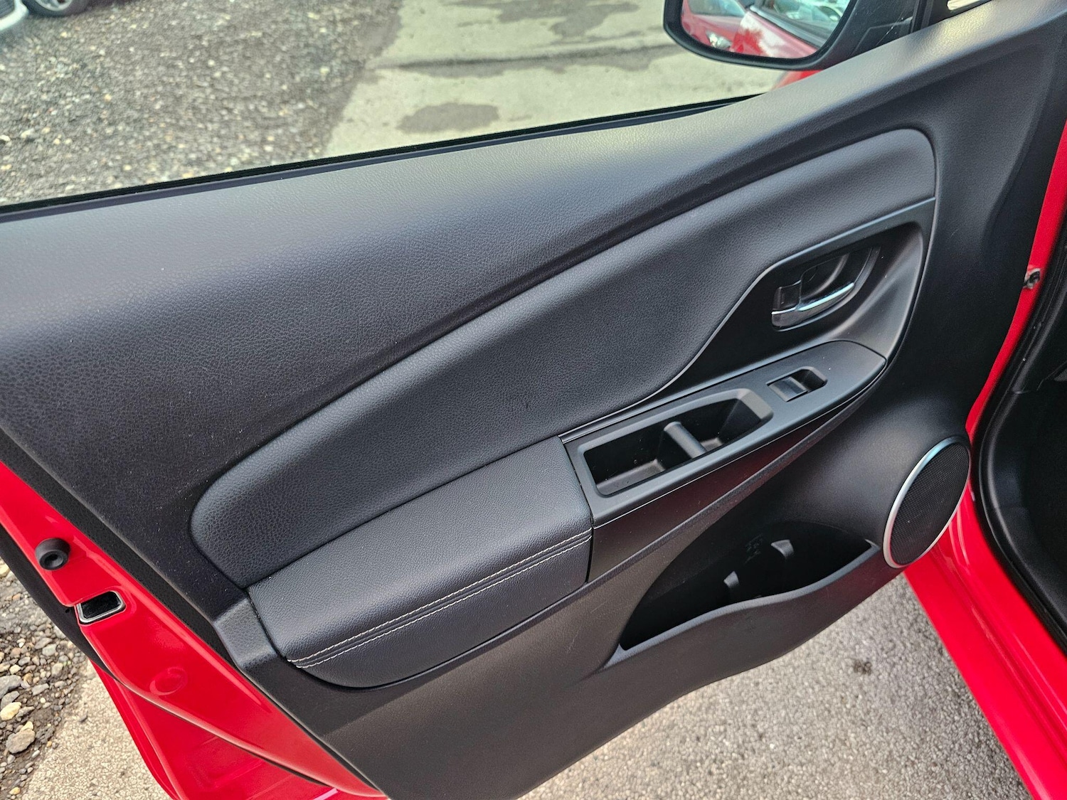 Used Toyota Yaris 2014 for sale - 76336180: Photo 31