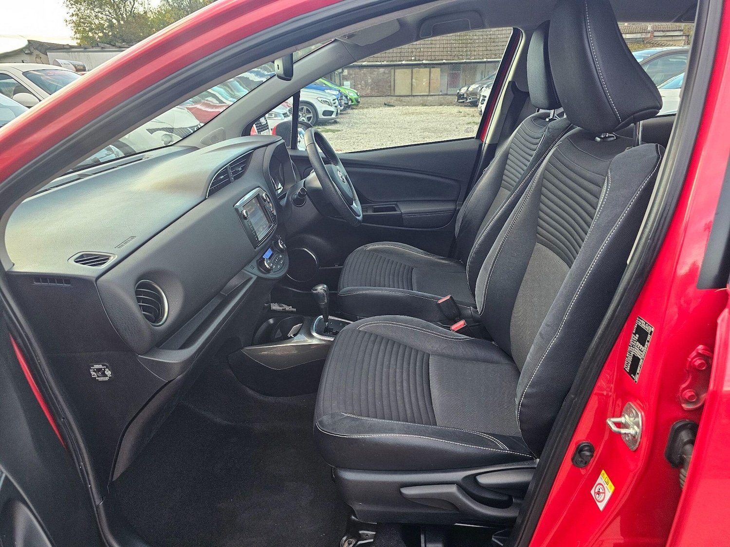 Used Toyota Yaris 2014 for sale - 76336180: Photo 32