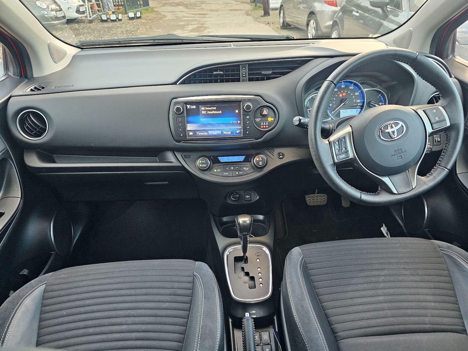 Used Toyota Yaris 2014 for sale - 76336180: Photo 4