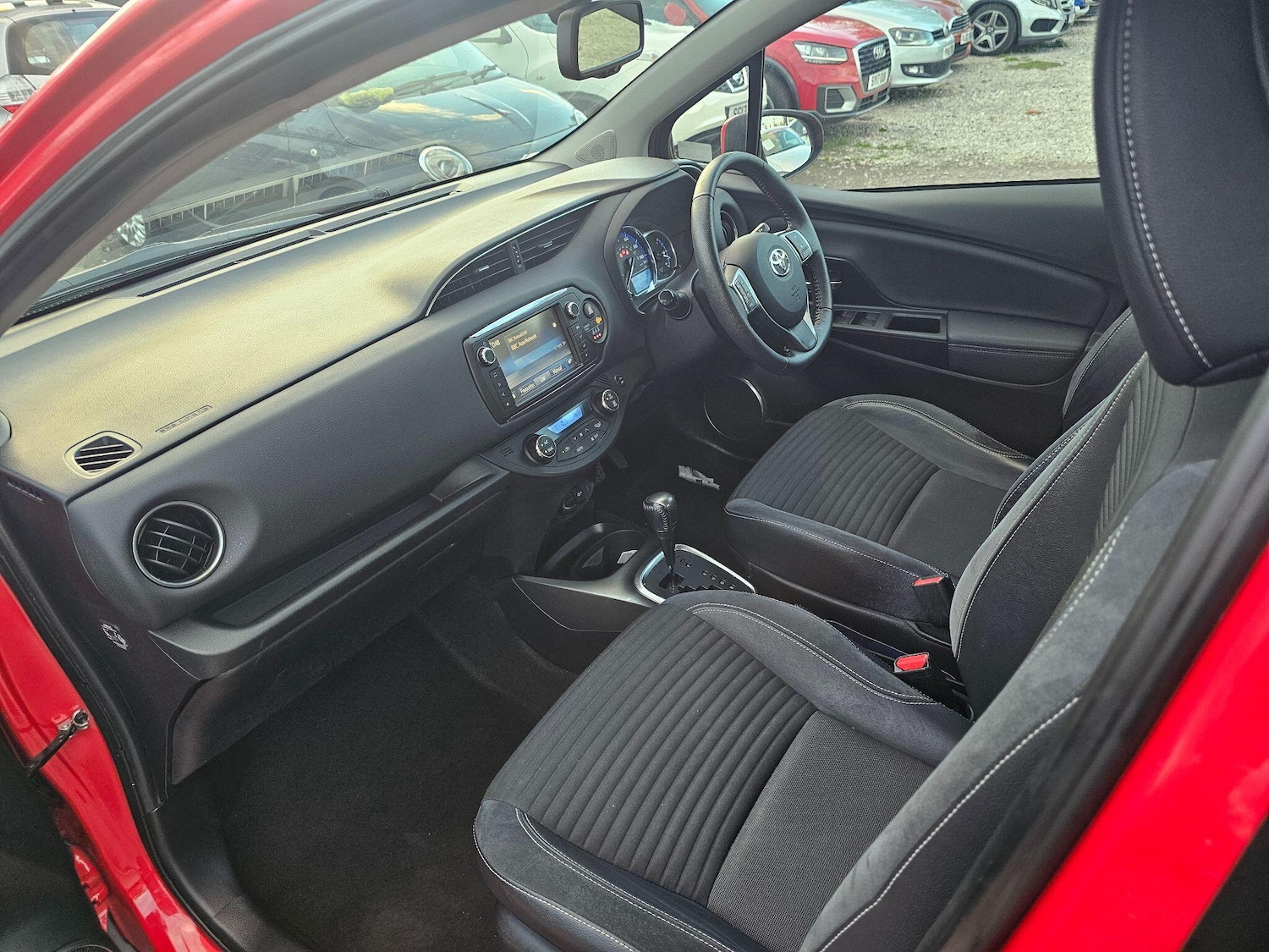 Used Toyota Yaris 2014 for sale - 76336180: Photo 5