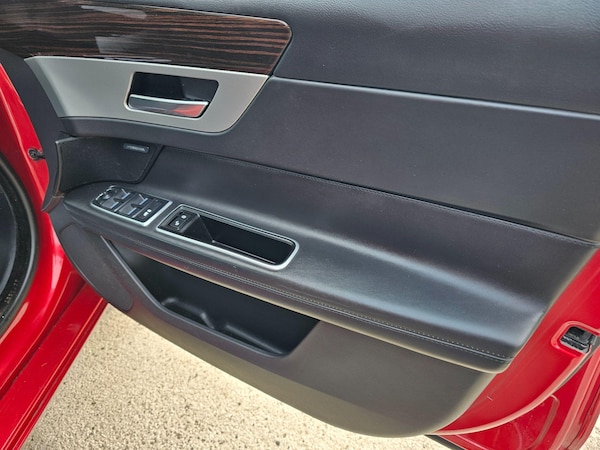 Used Jaguar XF 2017 for sale - 74787739: Photo 26