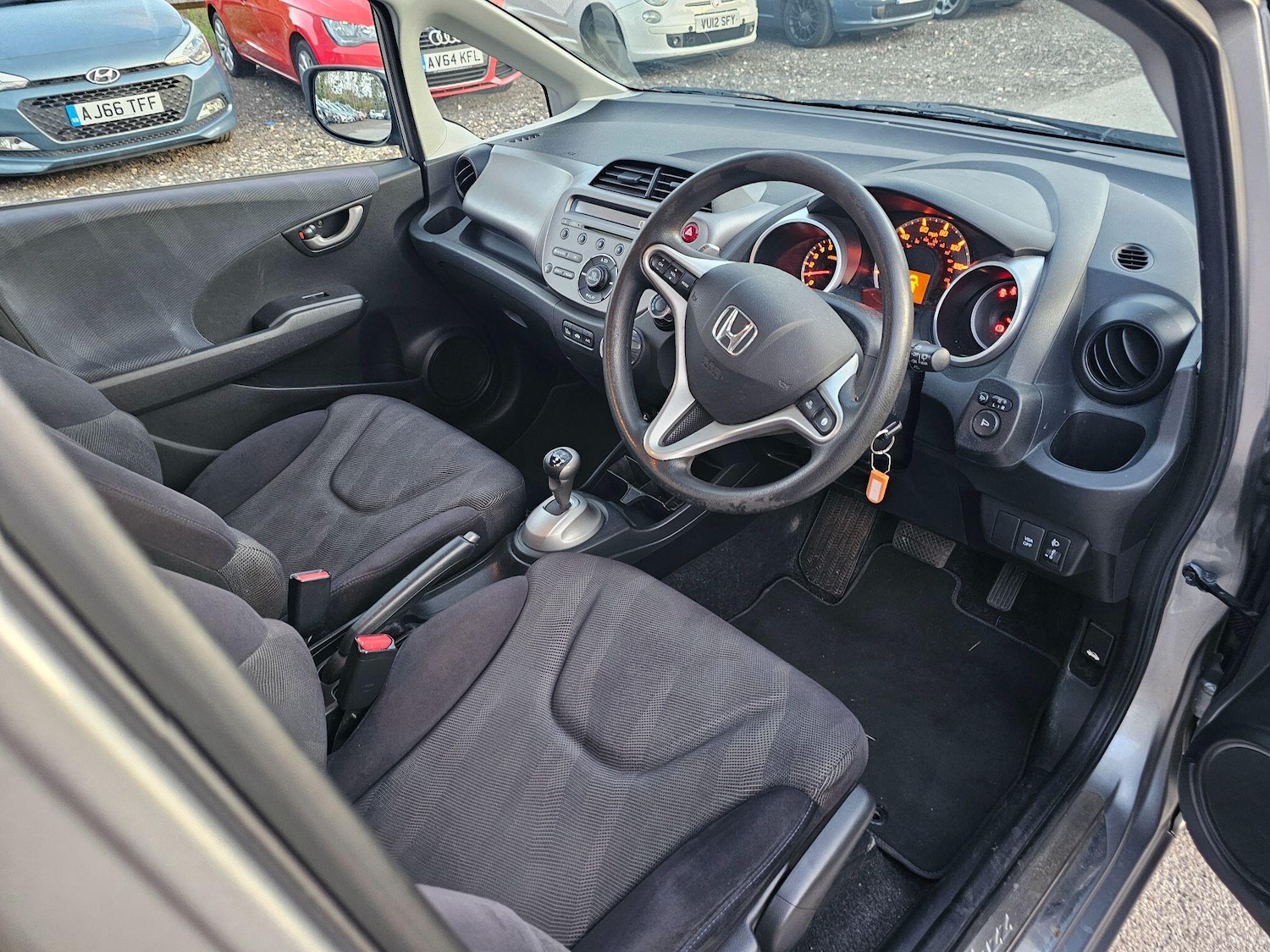 Used Honda Jazz 2010 for sale - 76988929: Photo 6