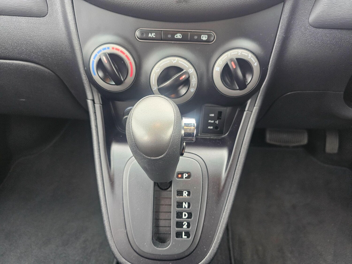 Used Hyundai i10 2013 for sale - 76314928: Photo 16