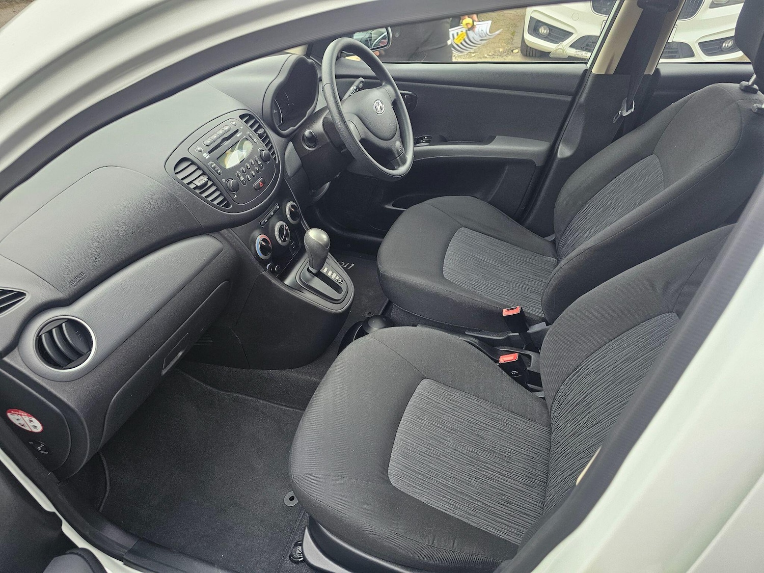 Used Hyundai i10 2013 for sale - 76314928: Photo 30
