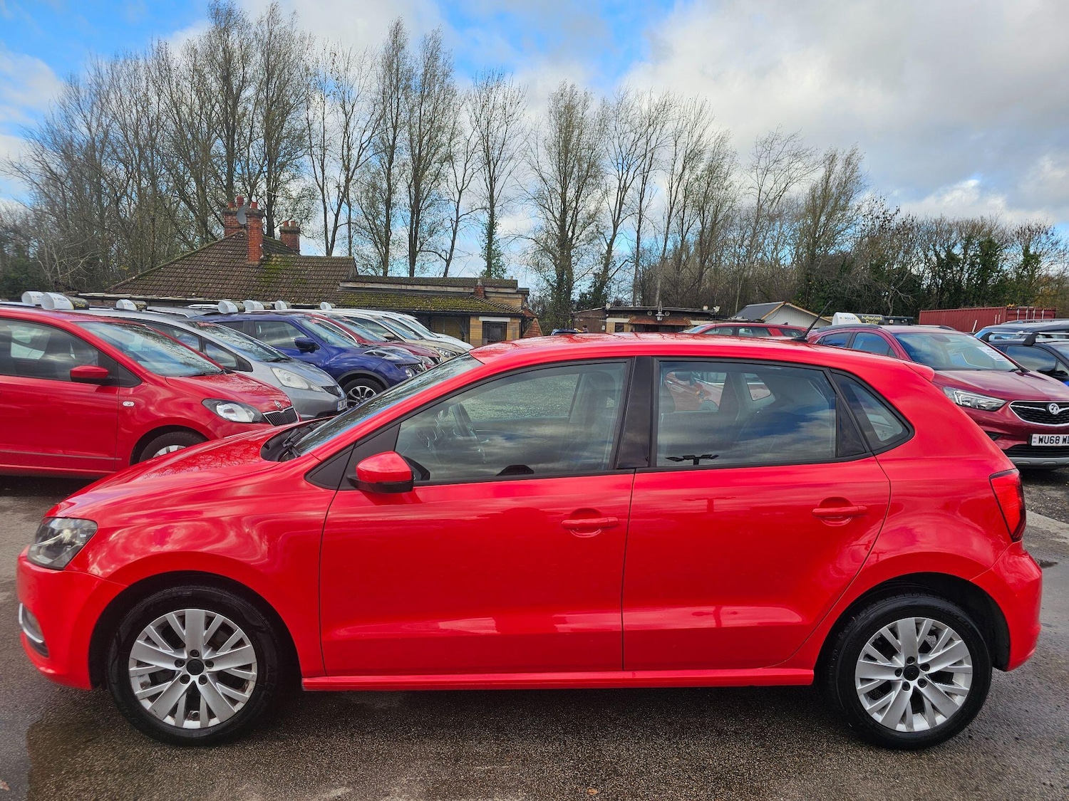 Used Volkswagen Polo for sale - 76992231: Photo 2