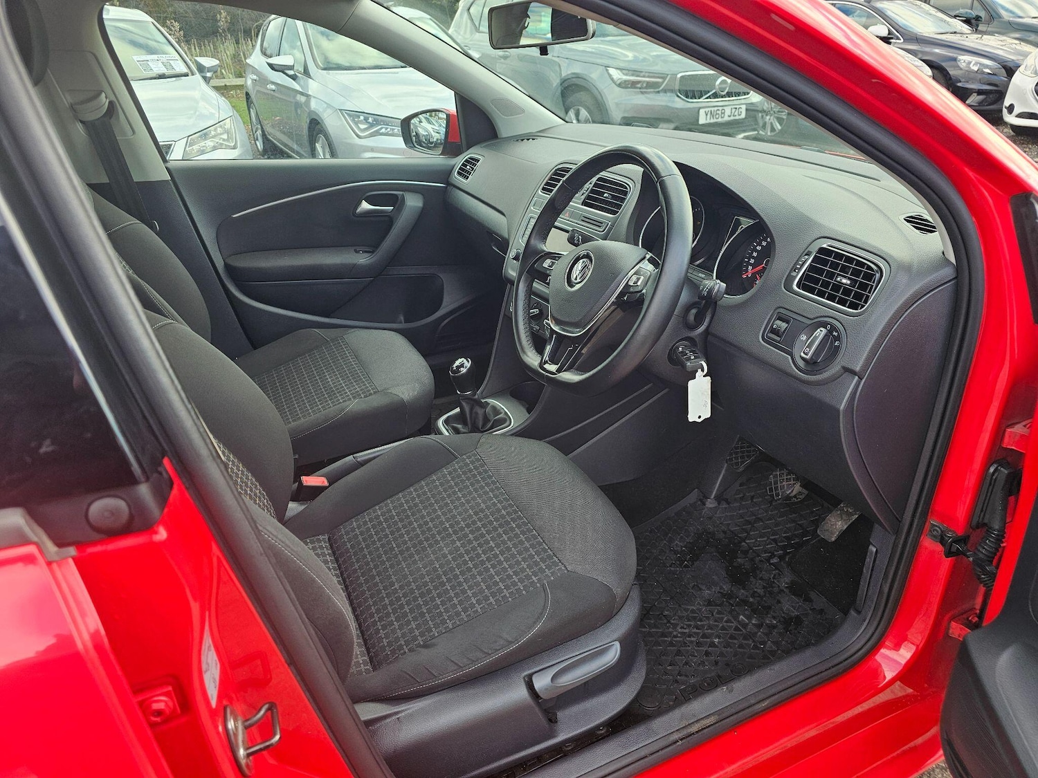 Used Volkswagen Polo for sale - 76992231: Photo 6