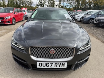 Used Jaguar XE 2017 for sale - 79532208: Photo