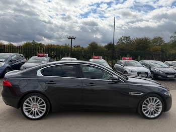 Used Jaguar XE 2017 for sale - 79532208: Photo