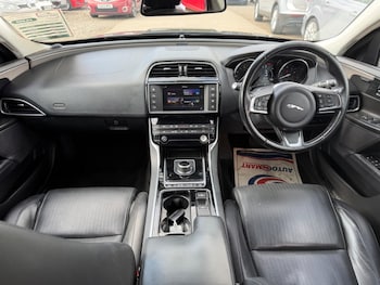 Used Jaguar XE 2017 for sale - 79532208: Photo