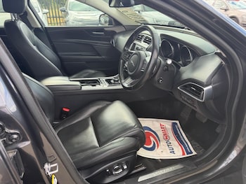 Used Jaguar XE 2017 for sale - 79532208: Photo