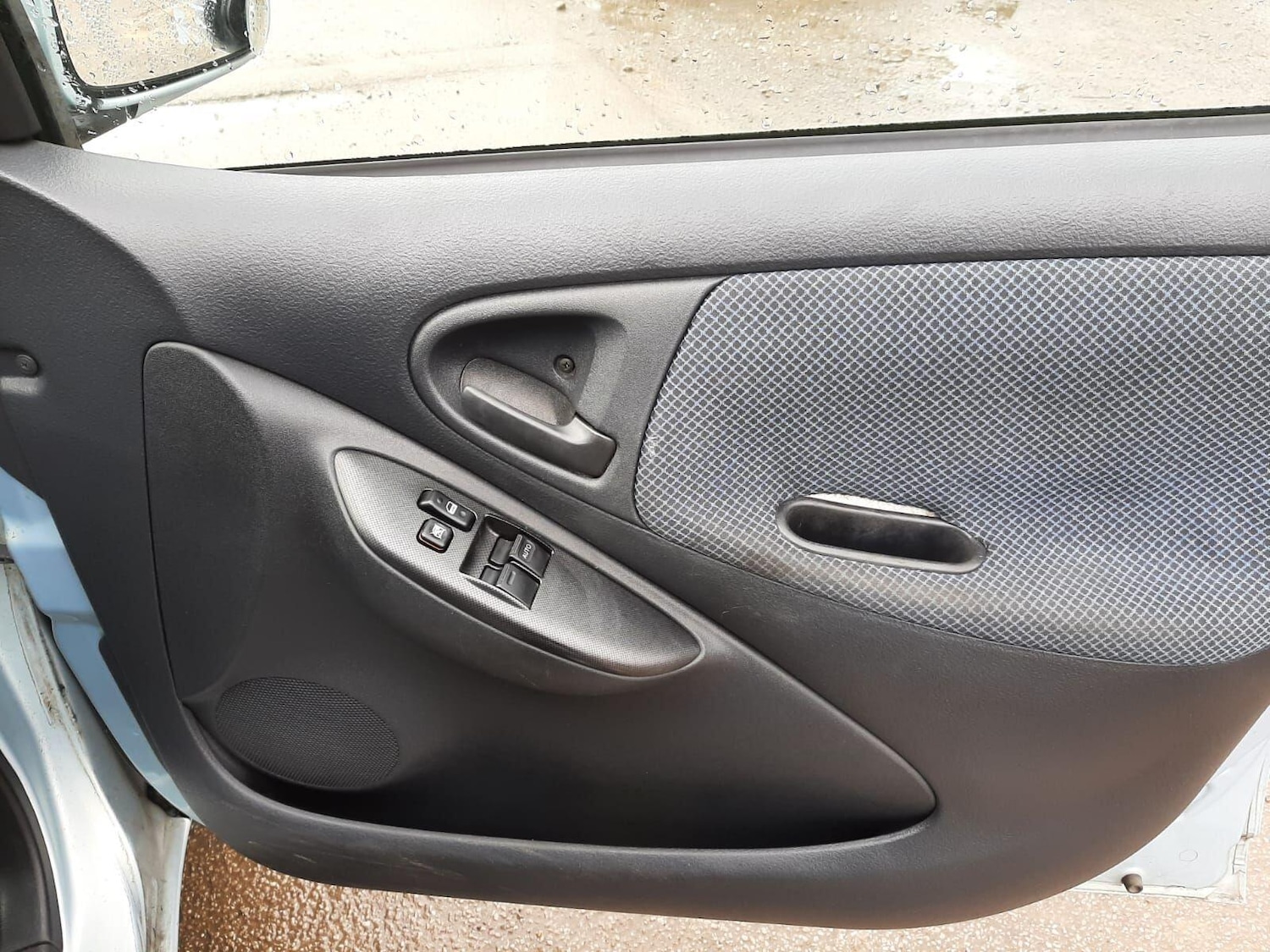 Used Toyota Yaris 2005 for sale - 77657563: Photo 18