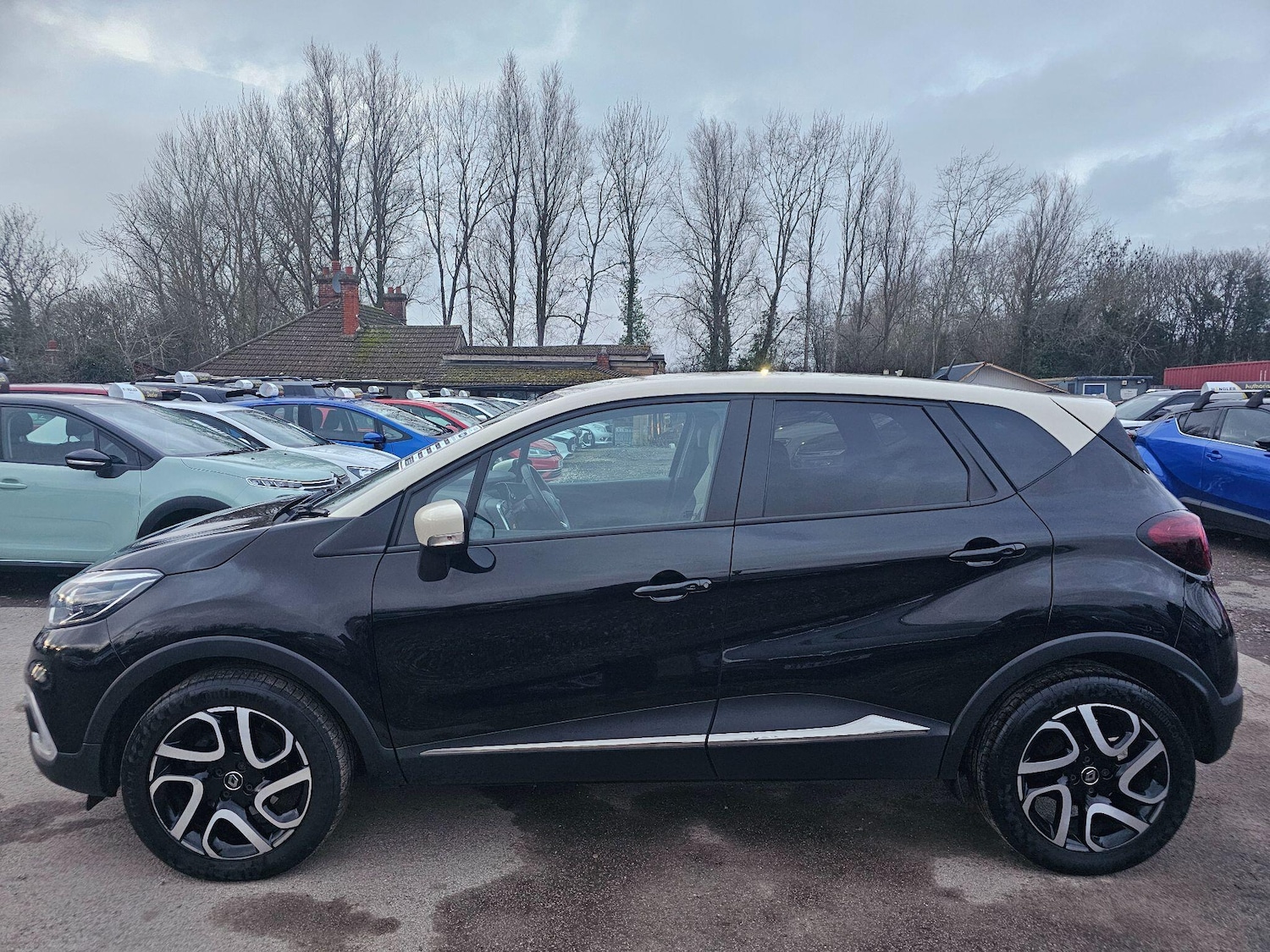 Used Renault Captur 2022 for sale - 77376020: Photo 2