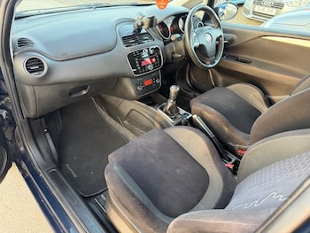 Used Fiat Punto 2015 for sale - 79012147: Photo