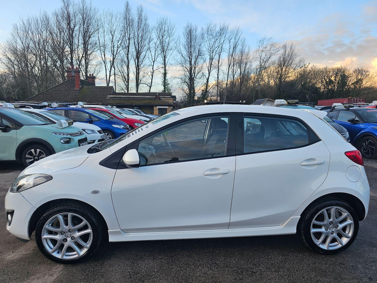 Used Mazda Mazda2 2012 for sale - 77358866: Photo 3