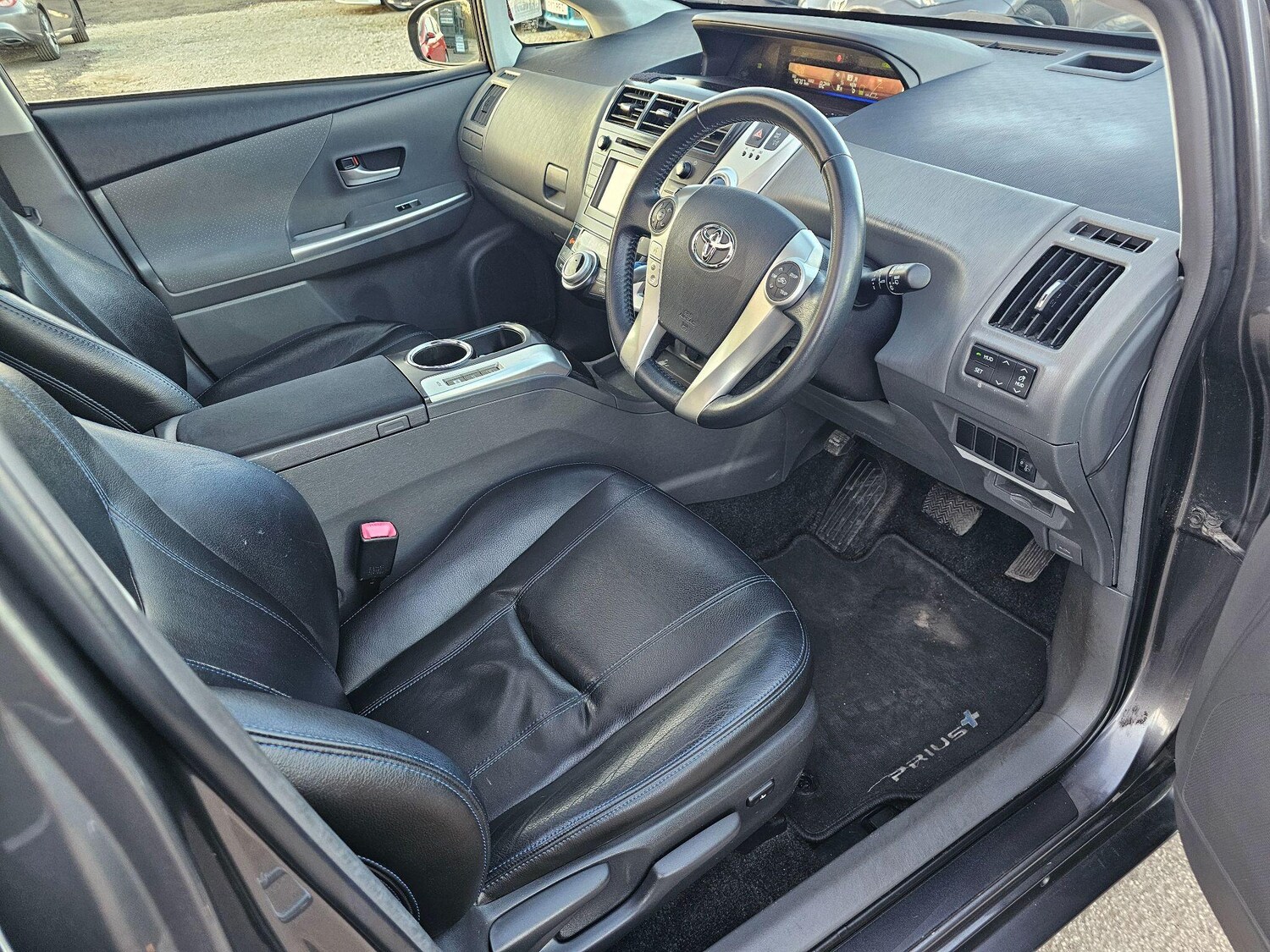 Used Toyota Prius+ 2012 for sale - 77839658: Photo 21