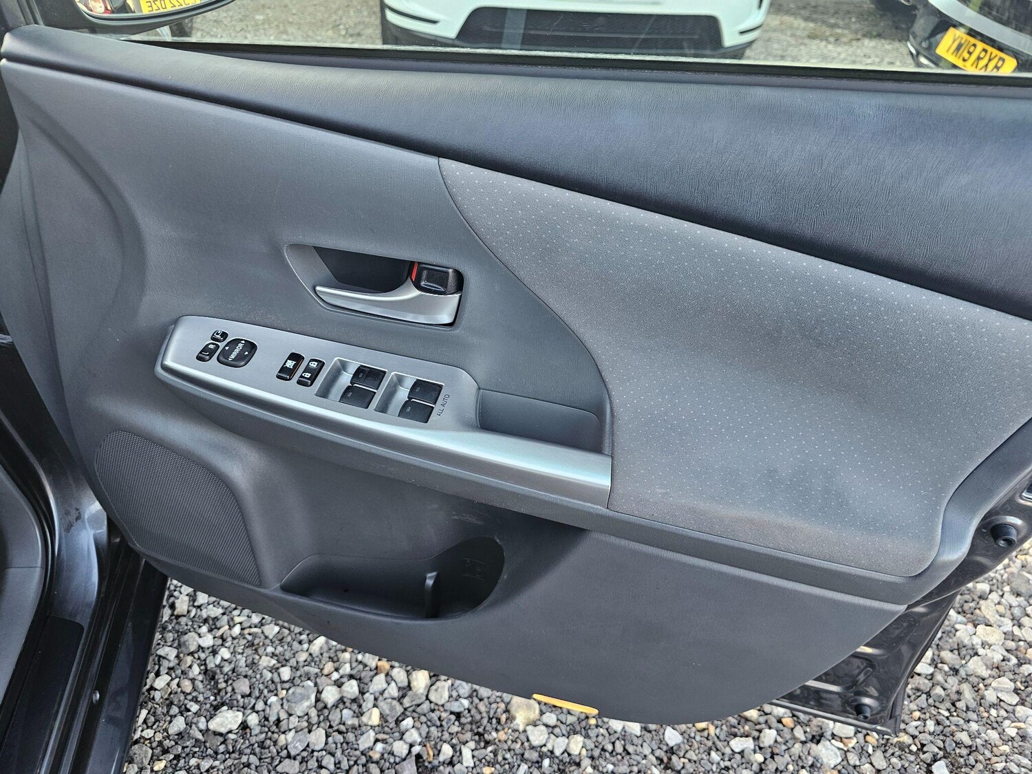 Used Toyota Prius+ 2012 for sale - 77839658: Photo 45