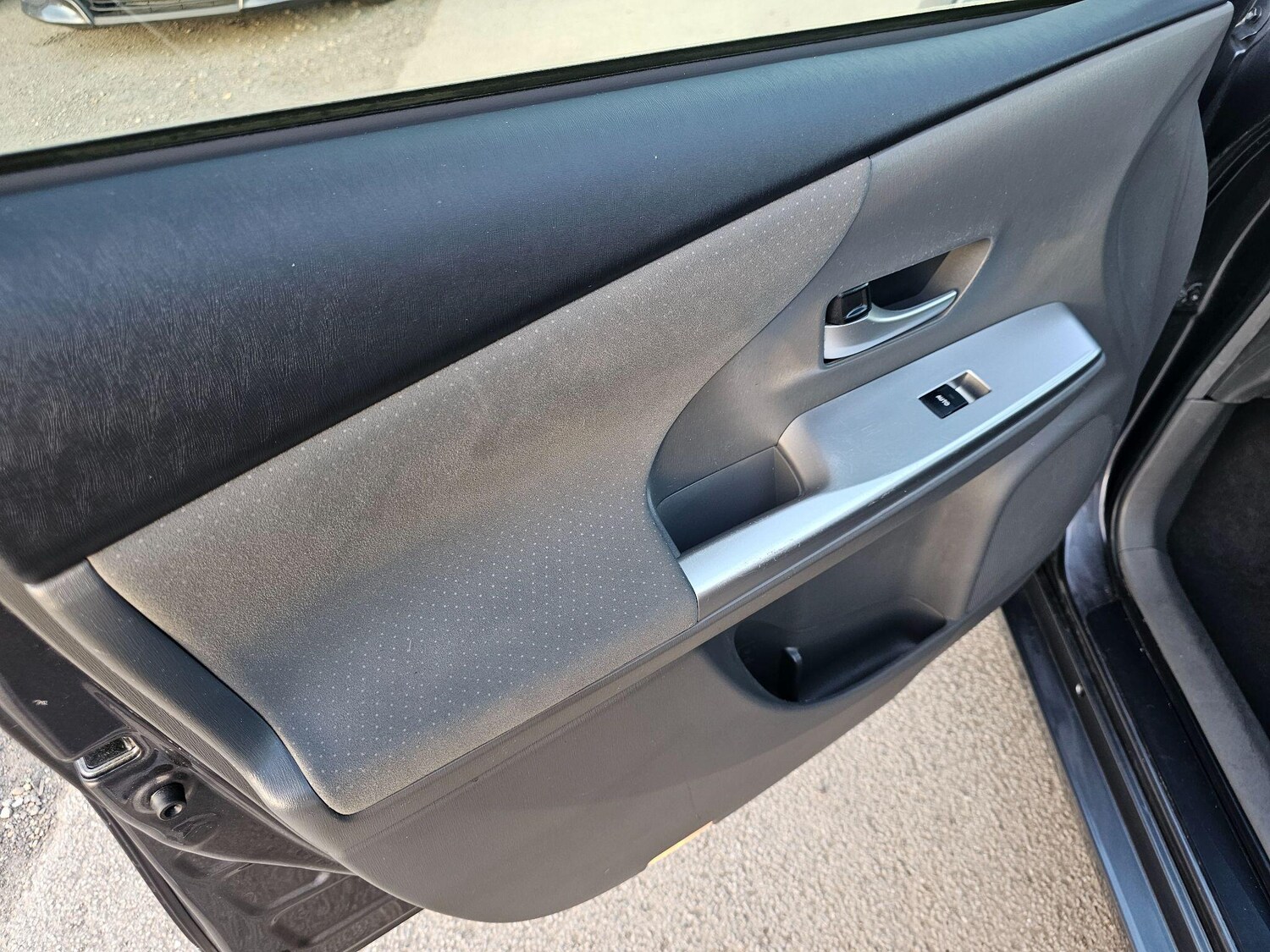 Used Toyota Prius+ 2012 for sale - 77839658: Photo 46