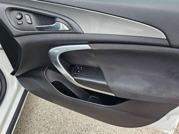 Used Vauxhall Insignia 2015 for sale - 75677653: Photo 12