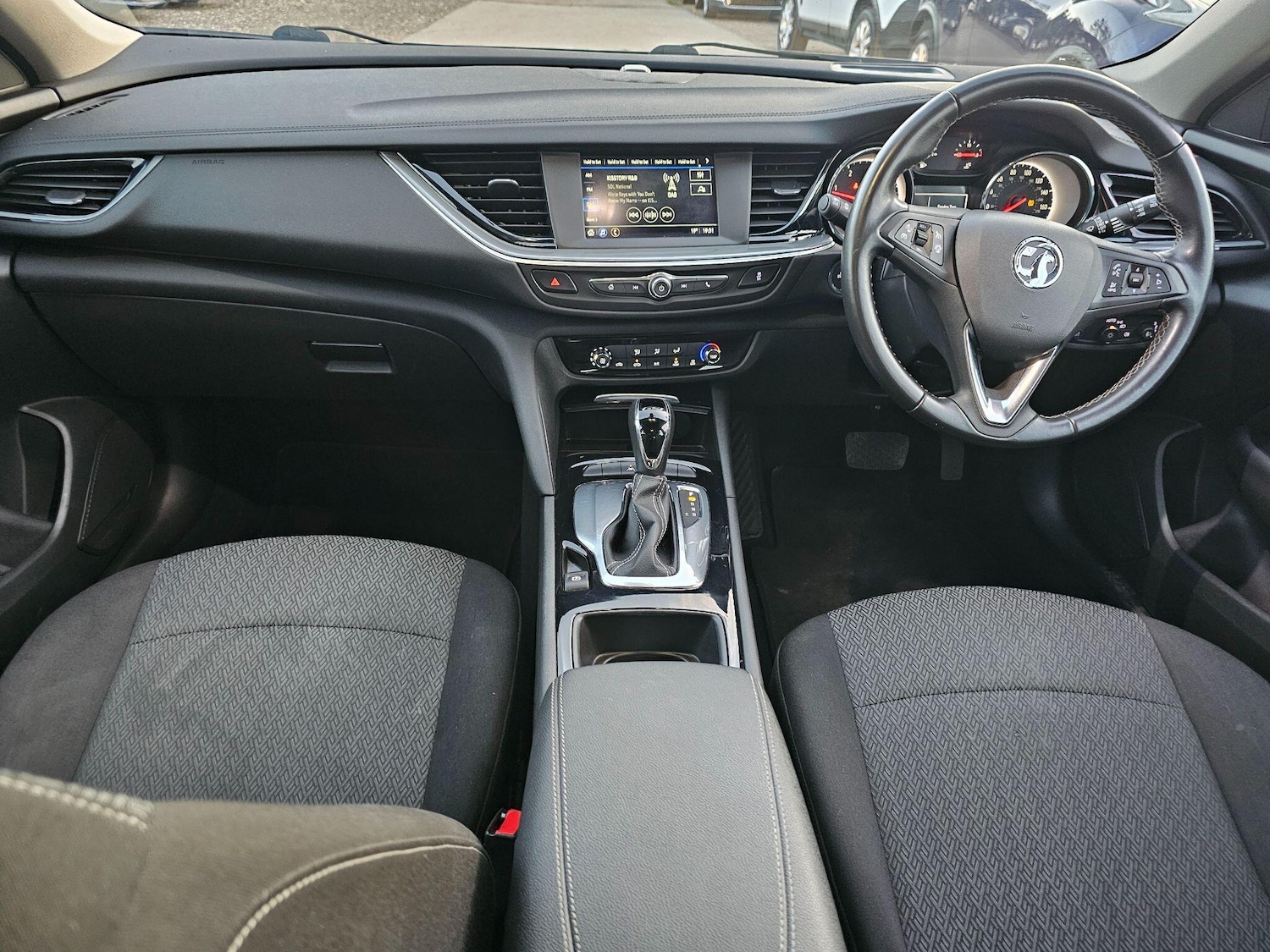 Used Vauxhall Insignia 2018 for sale - 75866912: Photo 3