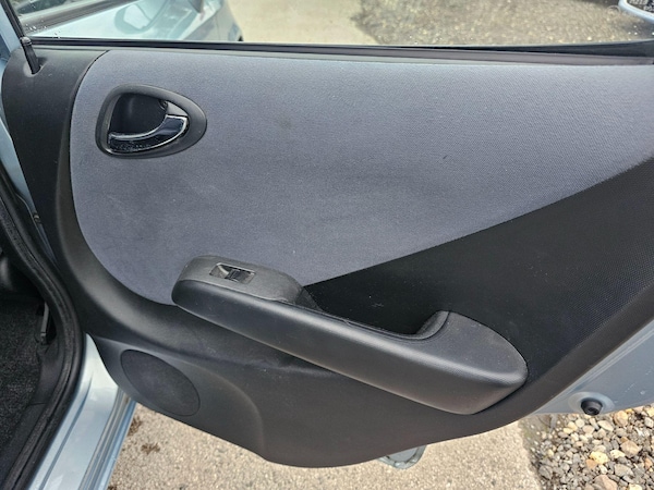 Used Honda Jazz 2005 for sale - 76295323: Photo 24
