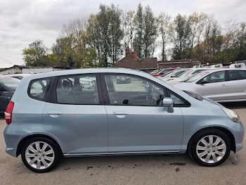 Used Honda Jazz 2005 for sale - 76295323: Photo 2
