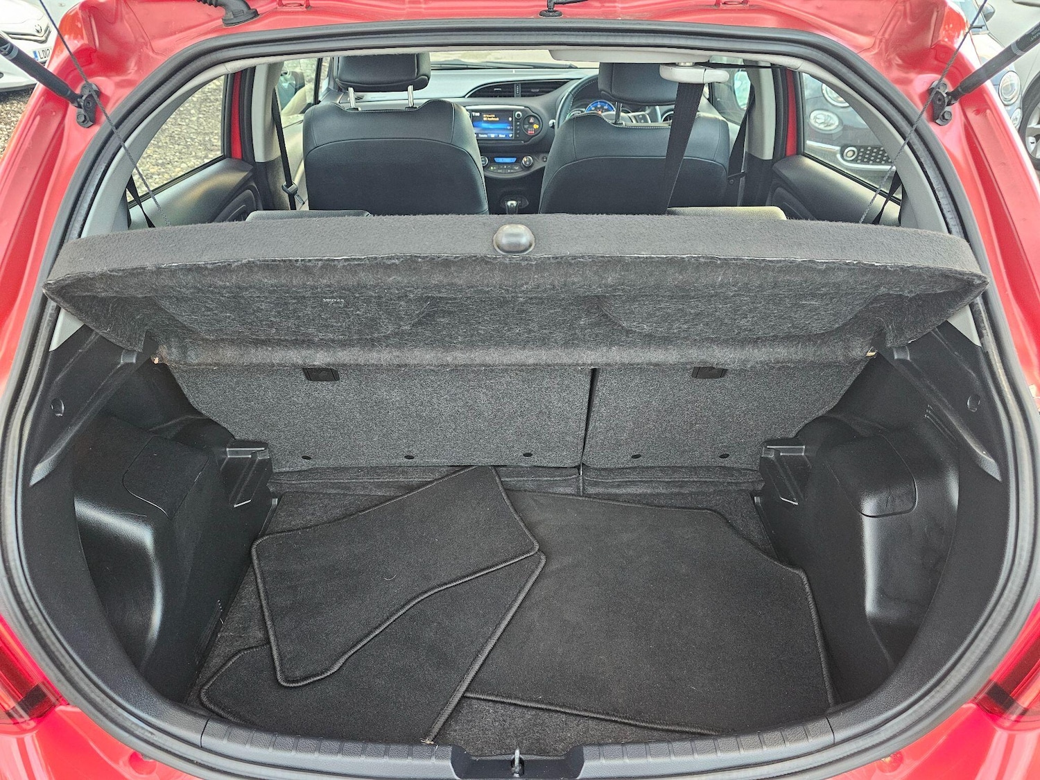 Used Toyota Yaris 2014 for sale - 76992945: Photo 39