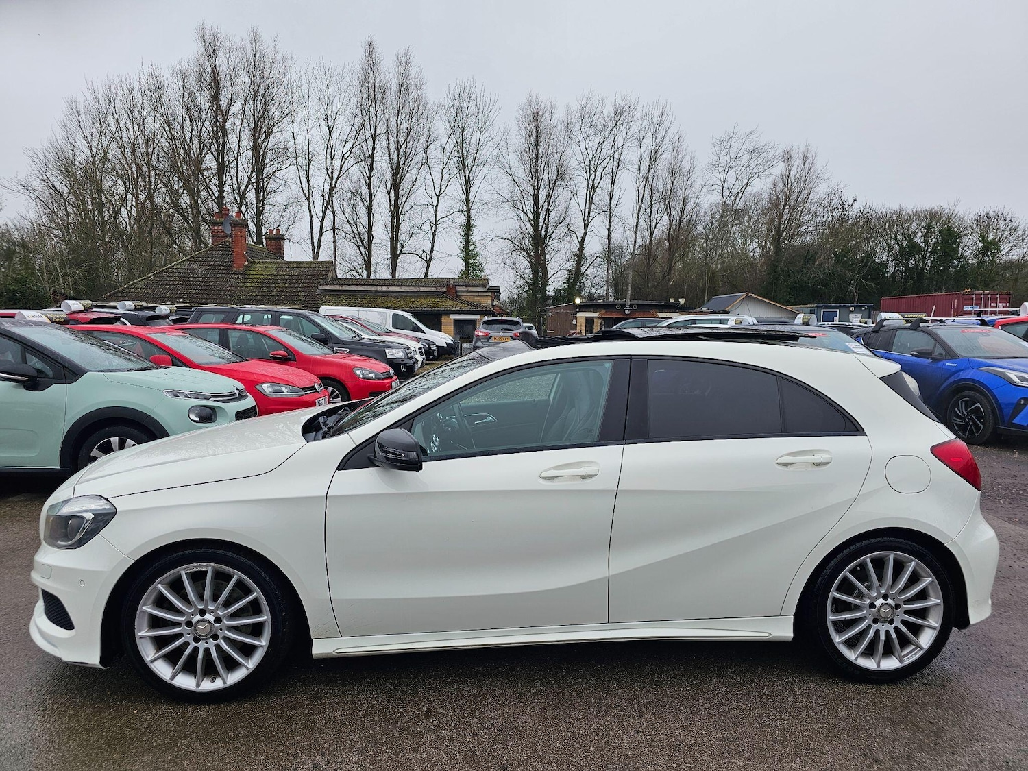 Used Mercedes-Benz A-Class 2015 for sale - 77143133: Photo 2