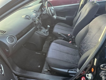 Used Mazda Mazda2 2011 for sale - 77670448: Photo