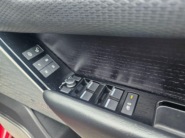 Used Land Rover Range Rover Velar 2018 for sale - 76200019: Photo 36