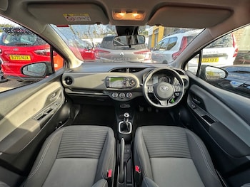 Used Toyota Yaris 2019 for sale - 79508237: Photo