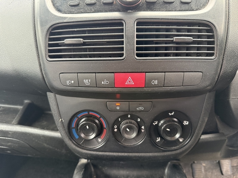 Used Vauxhall Combo 2015 for sale - 76426403: Photo 16