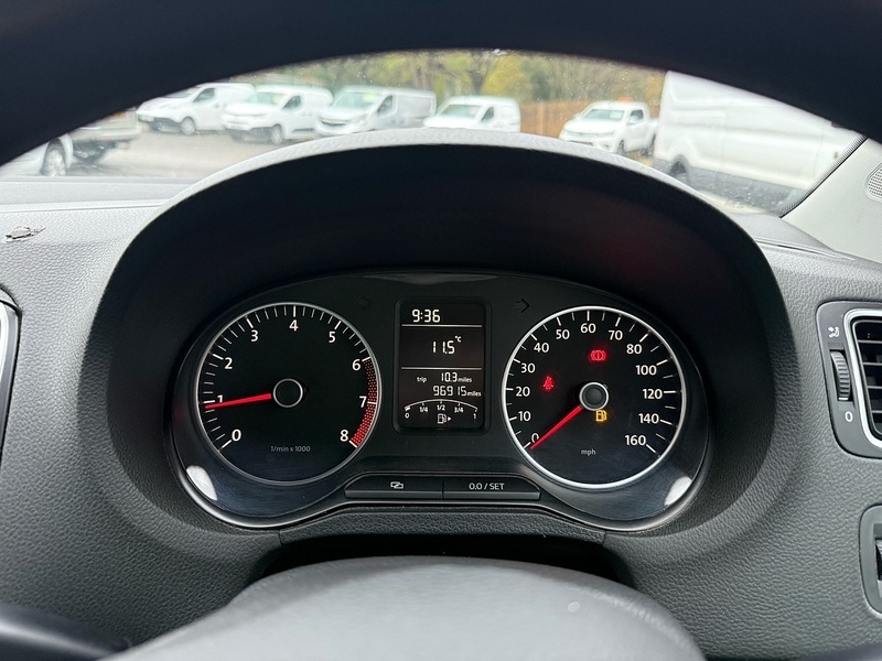 Used Volkswagen Polo 2010 for sale - 76969755: Photo 15