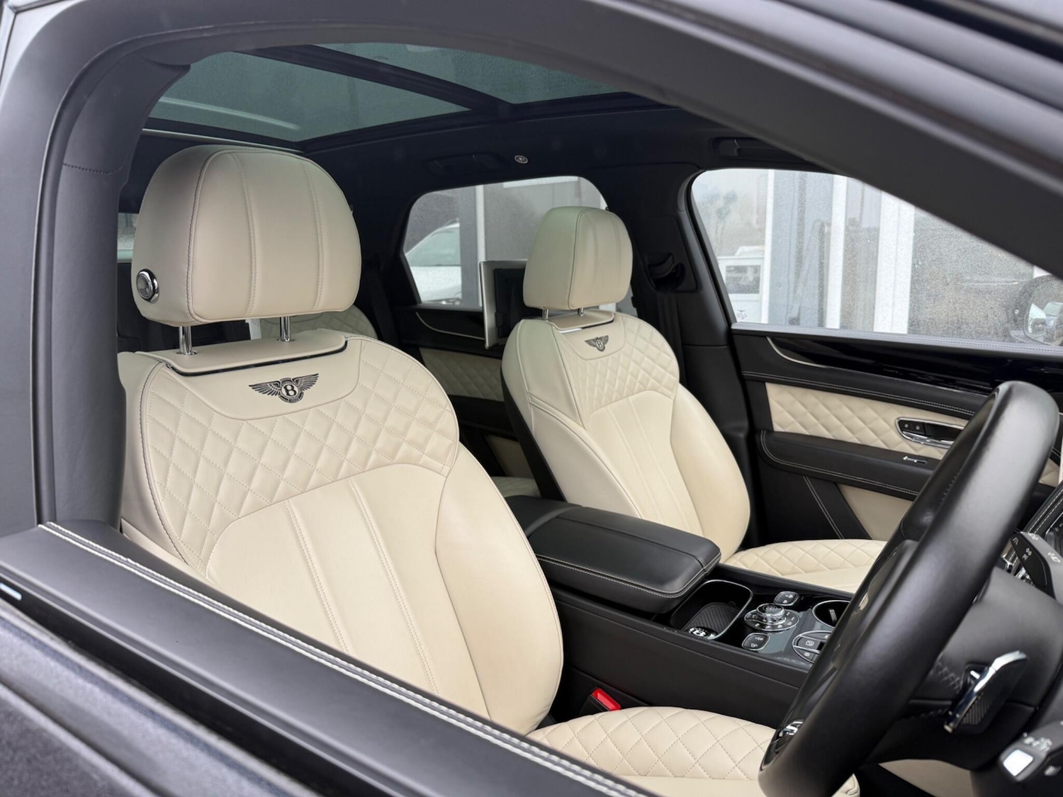 Used Bentley Bentayga 2016 for sale - 77484191: Photo 11