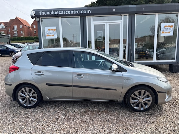 Used Toyota Auris 2013 for sale - 75696173: Photo 2