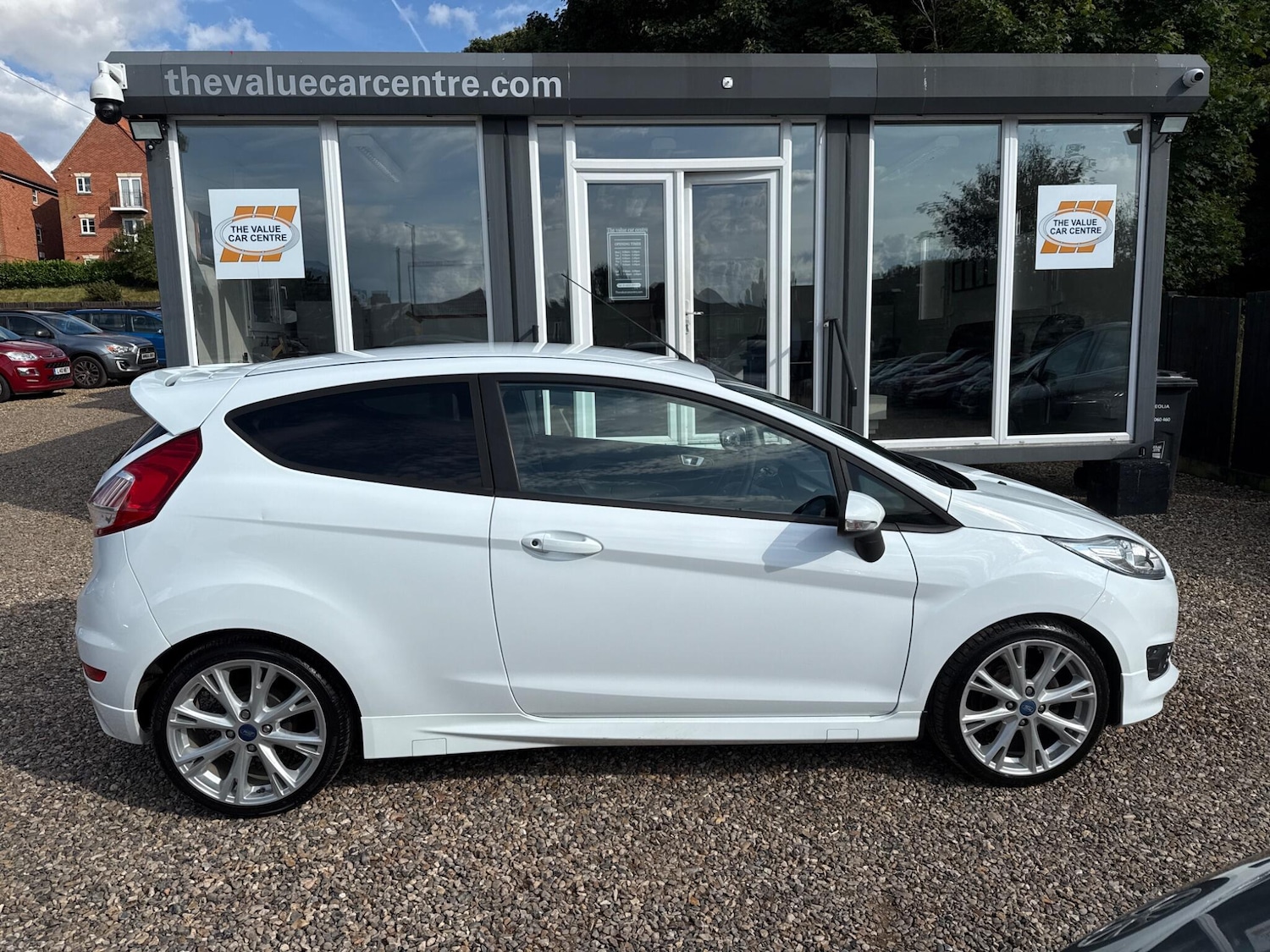 Used Ford Fiesta 2015 for sale - 76060075: Photo 2