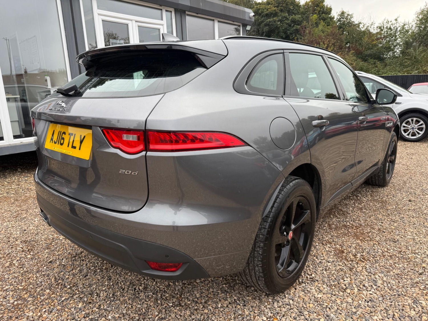Used Jaguar F-Pace 2016 for sale - 76260462: Photo 3