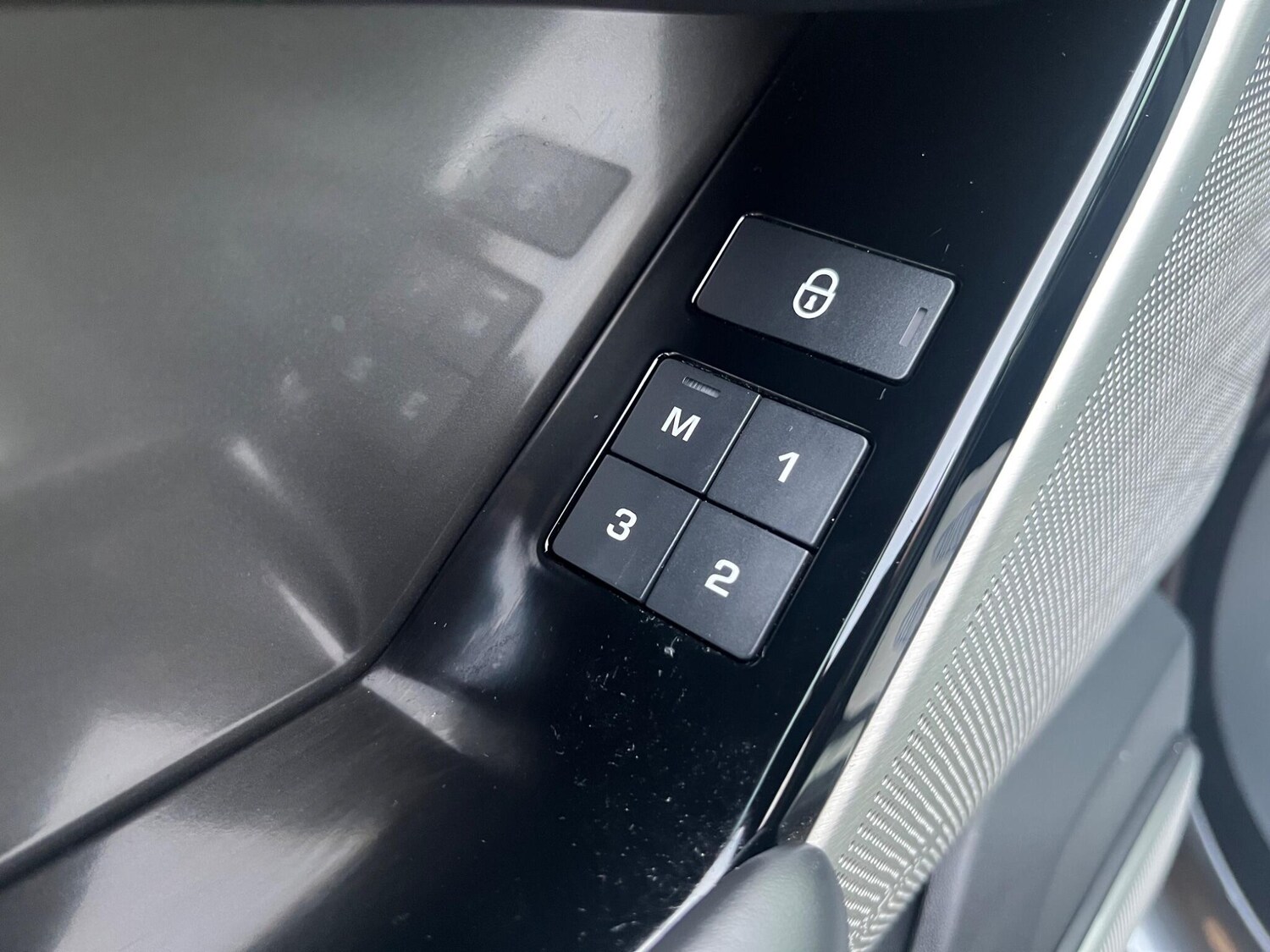 Used Land Rover Range Rover Velar 2018 for sale - 77839986: Photo 16