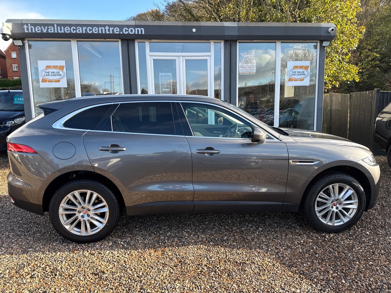 Used Jaguar F-Pace 2016 for sale - 76991794: Photo 2