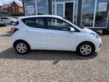 Used Hyundai i10 2014 for sale - 79236805: Photo