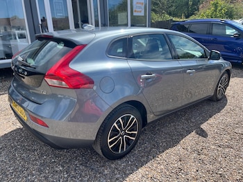 Used Volvo V40 2018 for sale - 78147886: Photo