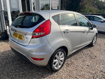 Used Ford Fiesta 2010 for sale - 76152462: Photo