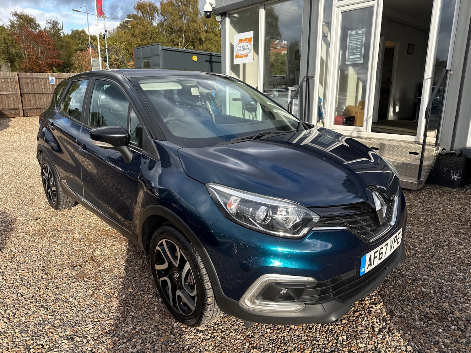 Used Renault Captur 2017 for sale - 76247930: Photo 1