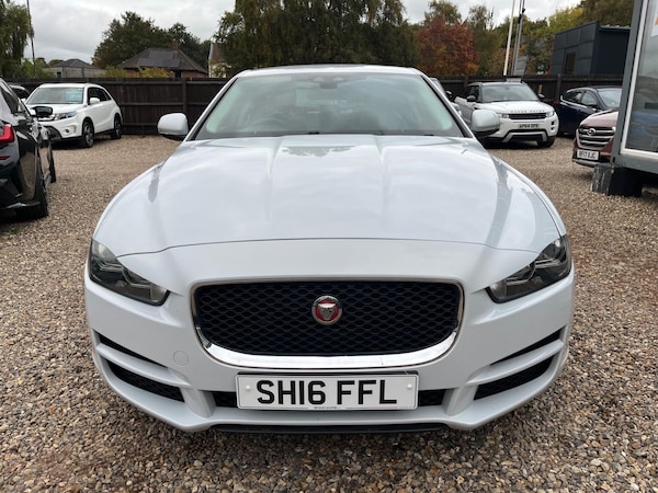 Used Jaguar XE 2016 for sale - 76259135: Photo 2